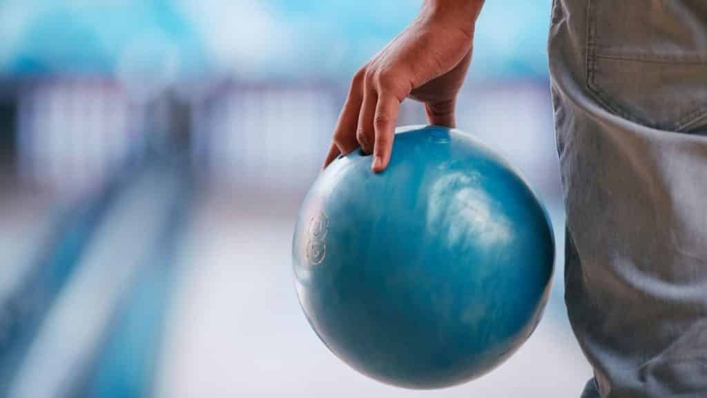 10 Best Bowling Balls for LeftHanders in 2023 (Buying Guide) Clever